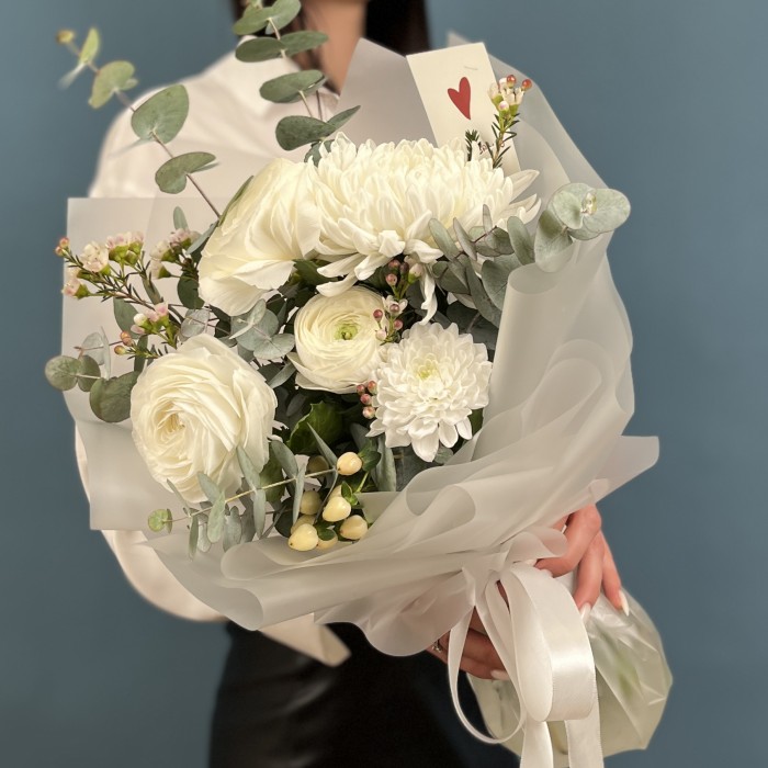 Нежный букет с ранункулюсами Белый шелк